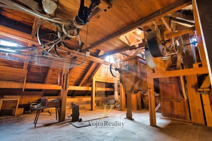 Prodej výrobních prostor, Tršice, 1544 m2