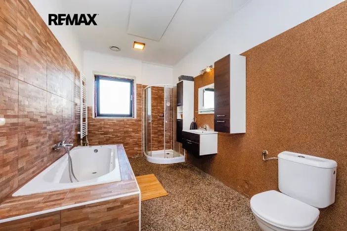 Prodej rodinného domu, Černuc, 330 m2