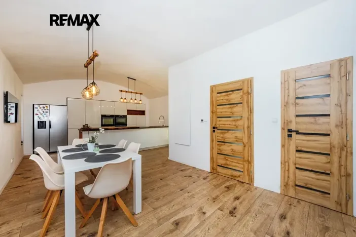 Prodej rodinného domu, Černuc, 330 m2