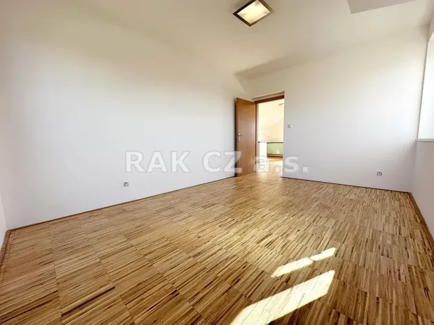 Prodej bytu 3+kk, Šestajovice, Revoluční, 74 m2