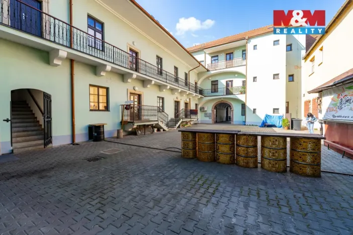 Pronájem obchodního prostoru, Velké Meziříčí, Náměstí, 68 m2