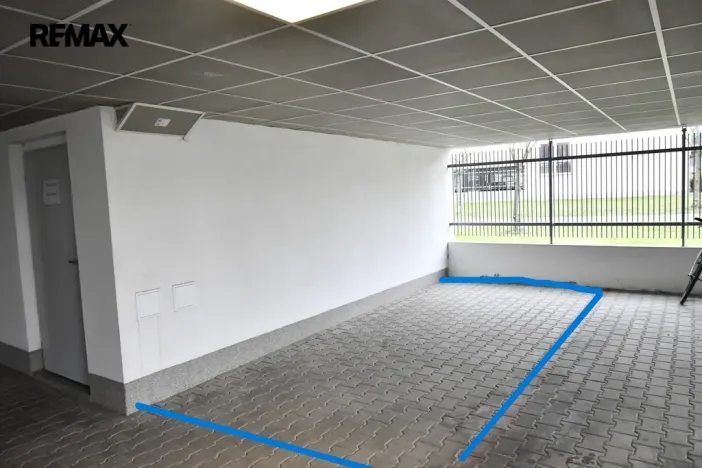 Pronájem garážového stání, Hradec Králové - Třebeš, Svatojánská, 13 m2