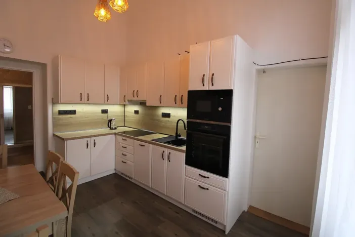 Prodej bytu 3+1, Karlovy Vary, nábřeží Jana Palacha, 77 m2