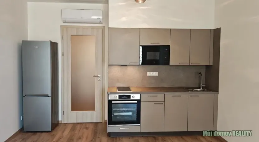 Pronájem bytu 1+kk, Praha - Vysočany, Poděbradská, 35 m2