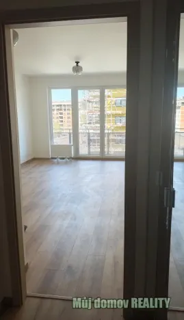 Pronájem bytu 1+kk, Praha - Vysočany, Poděbradská, 35 m2