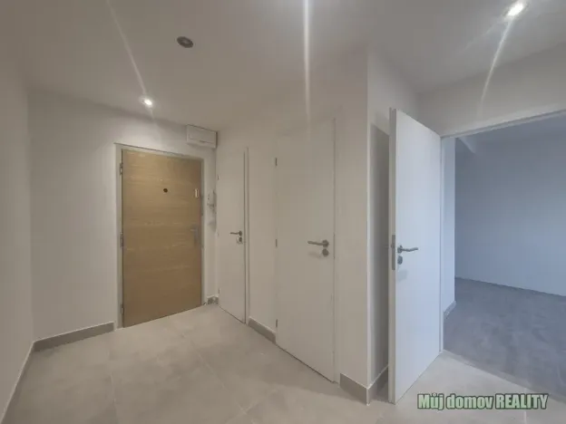 Pronájem bytu 2+kk, Praha - Letňany, Ostravská, 40 m2
