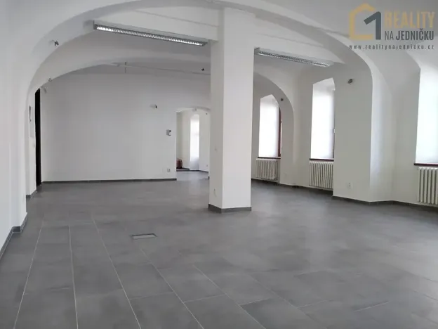 Pronájem obchodního prostoru, Nový Bydžov, Bož. Němcové, 106 m2