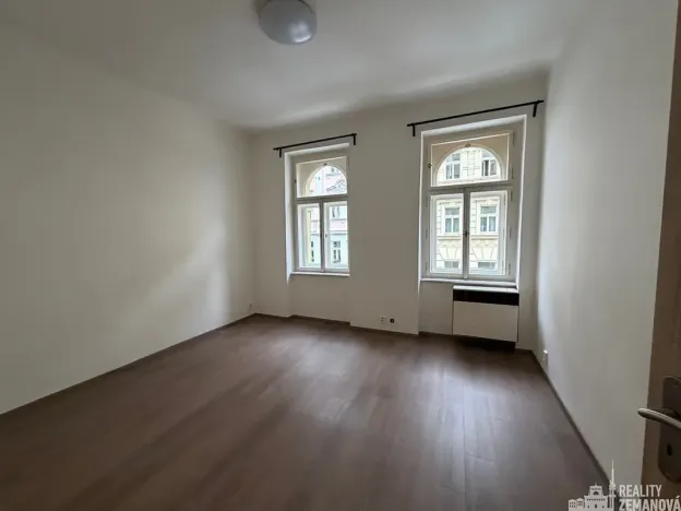 Pronájem bytu 1+1, Praha - Vršovice, Charkovská, 39 m2