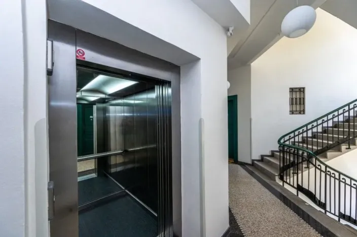 Pronájem kanceláře, Praha - Karlín, Křižíkova, 53 m2