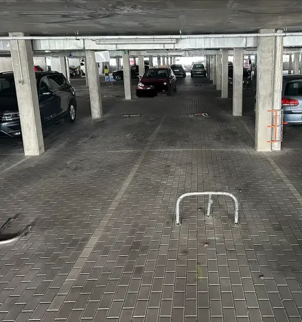 Pronájem garážového stání, Hradec Králové, Plácelova, 15 m2