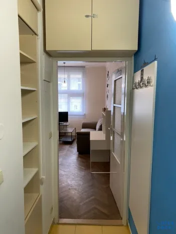 Pronájem bytu 1+kk, Praha - Žižkov, Krásova, 26 m2