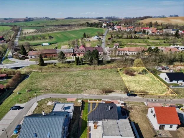 Prodej pozemku pro bydlení, Hradčany, 1301 m2