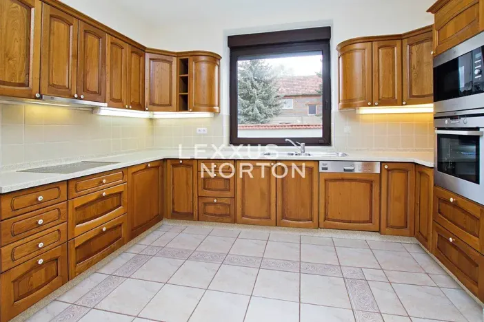 Pronájem rodinného domu, Horoměřice, Do Oříšků, 240 m2