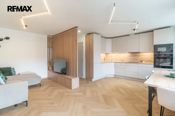 Pronájem bytu 3+1, Praha - Karlín, Molákova, 63 m2