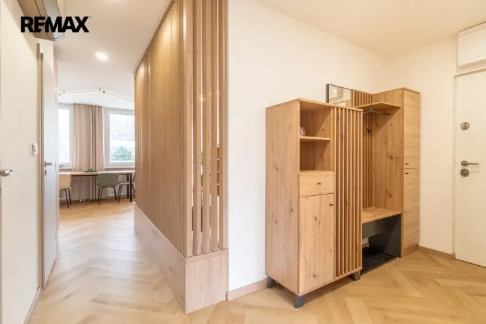 Pronájem bytu 3+1, Praha - Karlín, Molákova, 63 m2