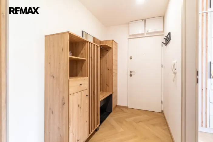 Pronájem bytu 3+1, Praha - Karlín, Molákova, 63 m2