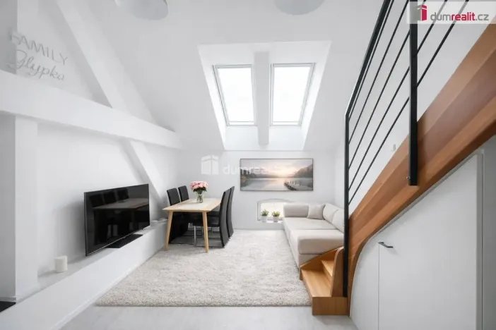 Pronájem bytu 2+kk, Praha - Smíchov, Radlická, 43 m2