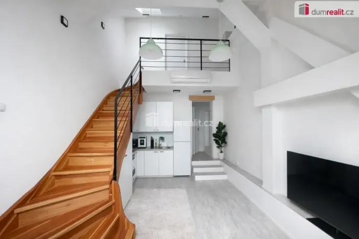 Pronájem bytu 2+kk, Praha - Smíchov, Radlická, 43 m2