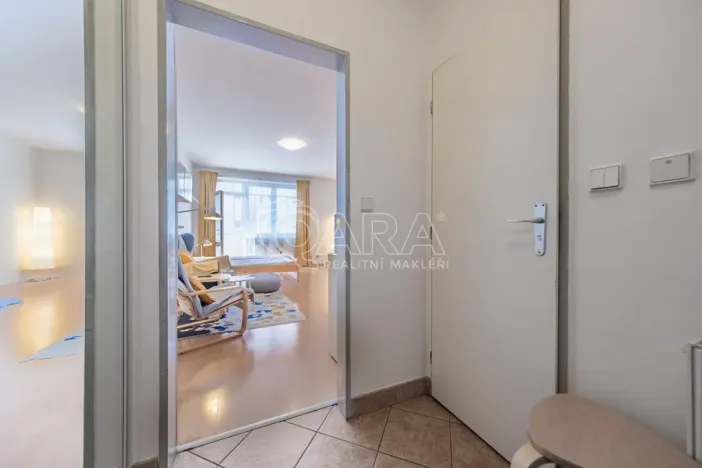 Pronájem bytu 1+kk, Praha - Záběhlice, Záběhlická, 32 m2
