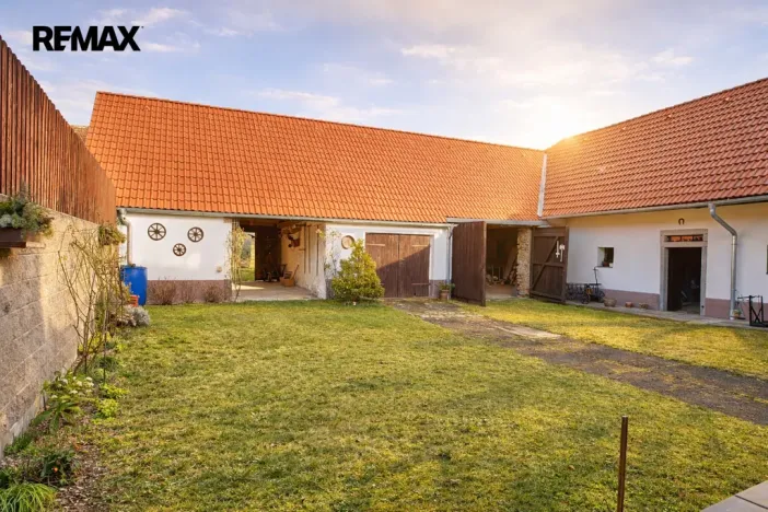 Prodej zemědělské usedlosti, Drhovle - Pamětice, 160 m2