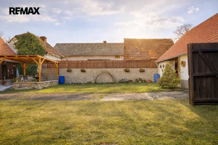 Prodej zemědělské usedlosti, Drhovle - Pamětice, 160 m2