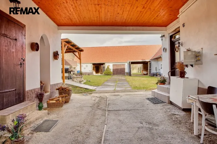 Prodej zemědělské usedlosti, Drhovle - Pamětice, 160 m2