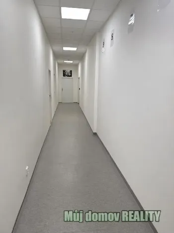 Pronájem obchodního prostoru, Praha - Kunratice, Dobronická, 190 m2