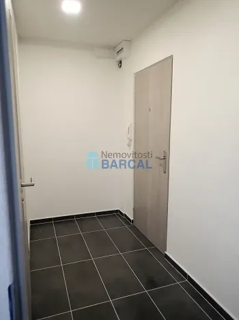 Pronájem bytu 1+kk, Praha - Kobylisy, Trousilova, 33 m2