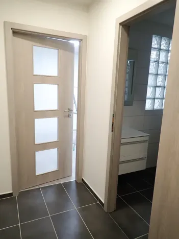 Pronájem bytu 1+kk, Praha - Kobylisy, Trousilova, 33 m2