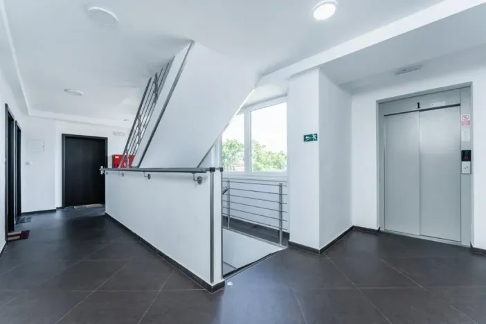 Pronájem bytu 2+kk, Karlovy Vary - Bohatice, Dubová, 49 m2