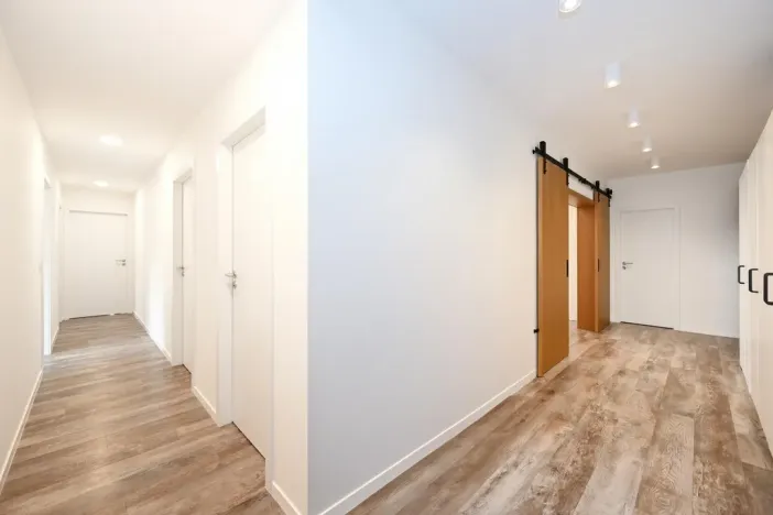 Pronájem bytu 4+kk, Praha - Hrdlořezy, Mezilehlá, 142 m2