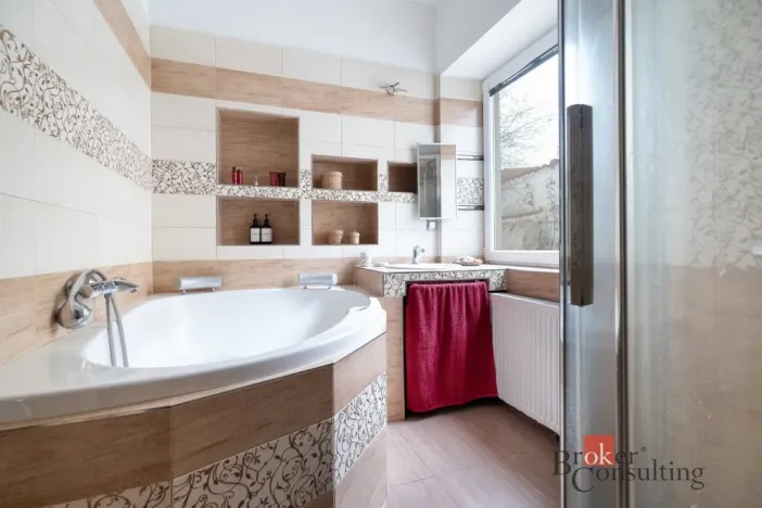 Prodej zemědělské usedlosti, Jinín, 254 m2