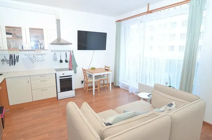 Pronájem bytu 1+kk, Praha - Malešice, Počernická, 34 m2