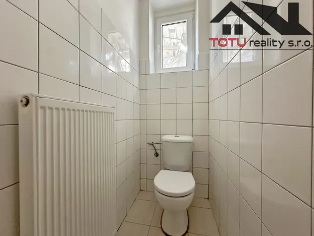 Pronájem obchodního prostoru, Jaroměř, Husova, 200 m2