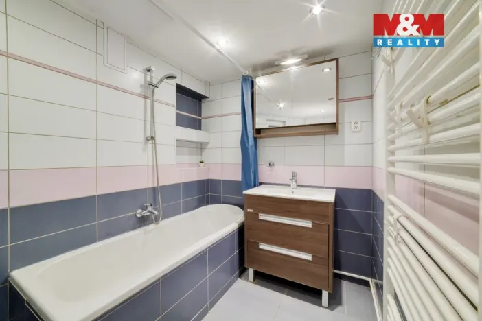 Prodej bytu 3+1, Cheb, Valdštejnova, 86 m2