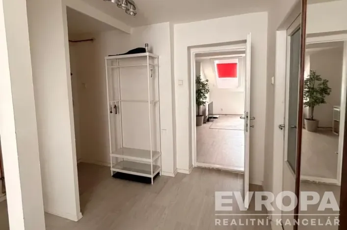 Pronájem bytu 2+kk, Praha - Nové Město, Lublaňská, 49 m2