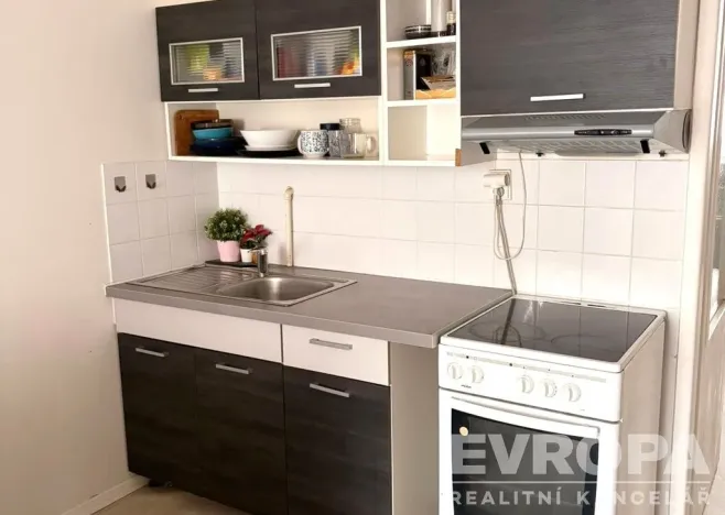 Pronájem bytu 2+kk, Praha - Nové Město, Lublaňská, 49 m2