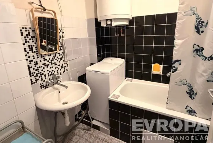 Pronájem bytu 2+kk, Praha - Nové Město, Lublaňská, 49 m2