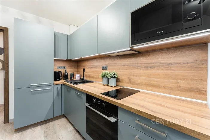 Pronájem bytu 2+kk, Praha, Plzeňská, 43 m2