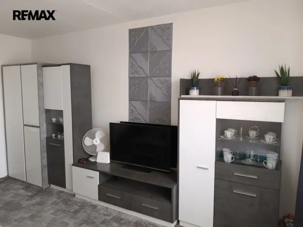 Prodej bytu 2+1, Ostrov, Jungmannova, 61 m2