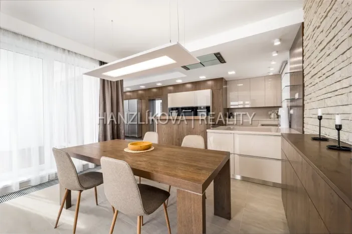 Prodej bytu 6+kk a větší, České Budějovice - České Budějovice 2, Volejbalistů, 303 m2