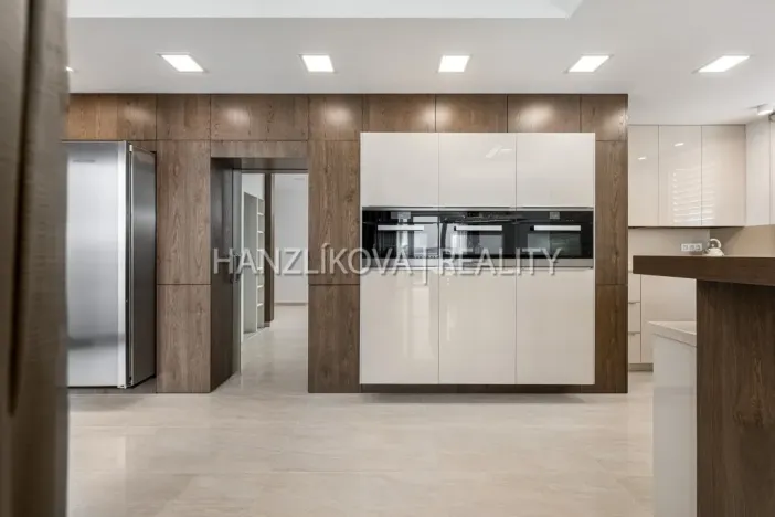 Prodej bytu 6+kk a větší, České Budějovice - České Budějovice 2, Volejbalistů, 303 m2