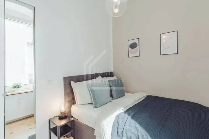 Pronájem bytu 2+kk, Praha, Pernerova, 48 m2