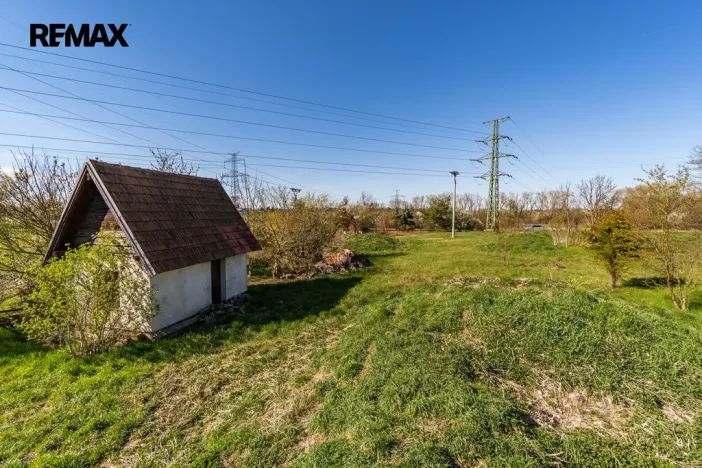 Prodej zahrady, Dolní Břežany, 2452 m2