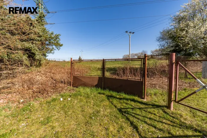 Prodej zahrady, Dolní Břežany, 2452 m2