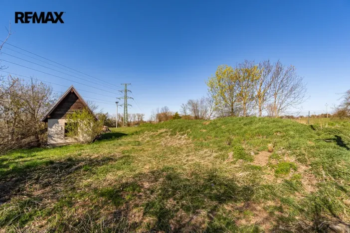 Prodej komerčního pozemku, Dolní Břežany, 2452 m2