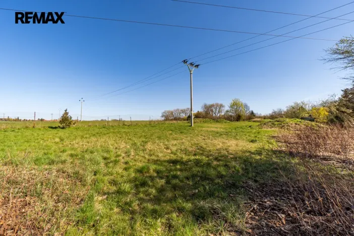 Prodej komerčního pozemku, Dolní Břežany, 2452 m2