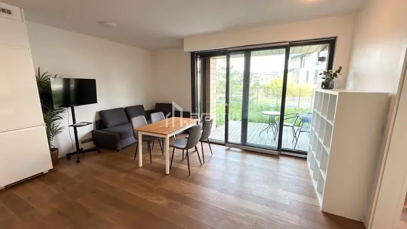 Pronájem bytu 2+kk, Praha - Libeň, Menclova, 58 m2