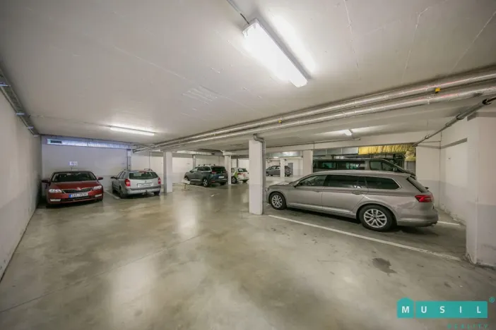 Pronájem garážového stání, Šumperk, Langrova, 12 m2