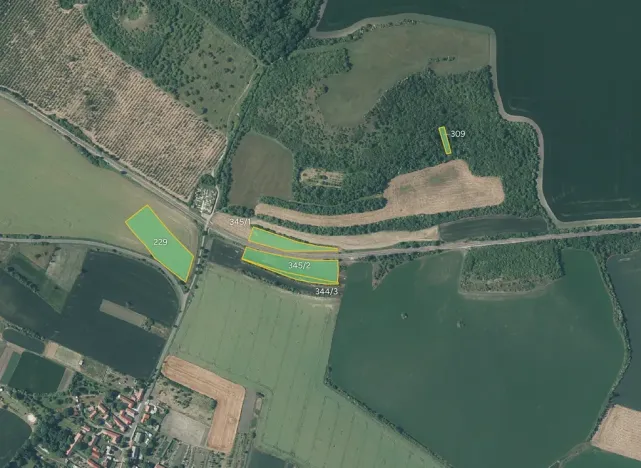 Prodej pole, Děčany, 76058 m2